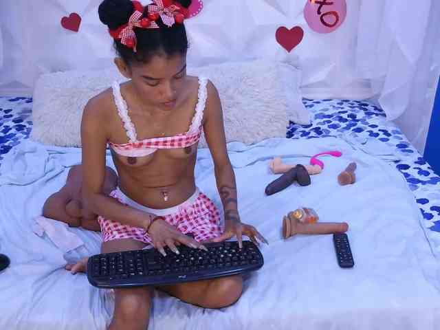 adissonpetite webcam