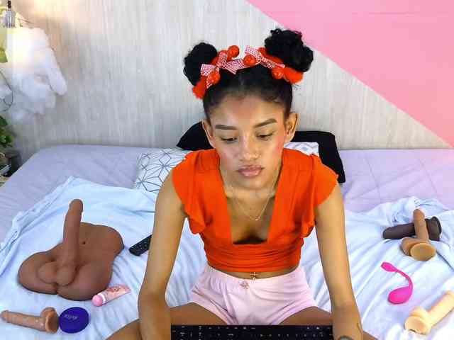 adissonpetite webcam