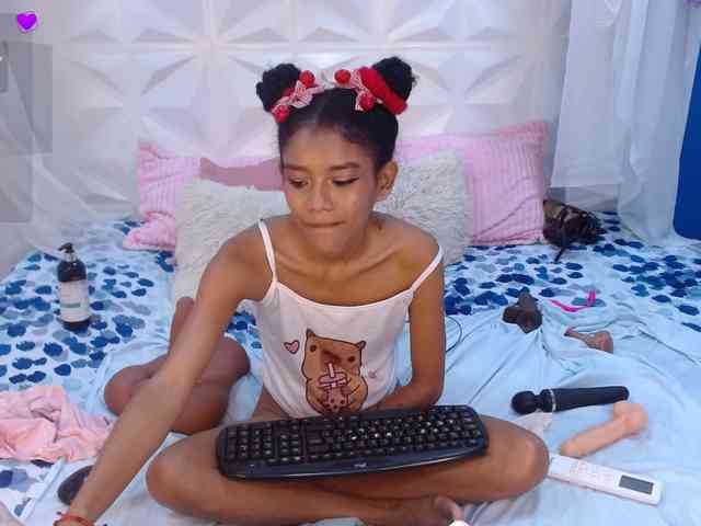 adissonpetite webcam