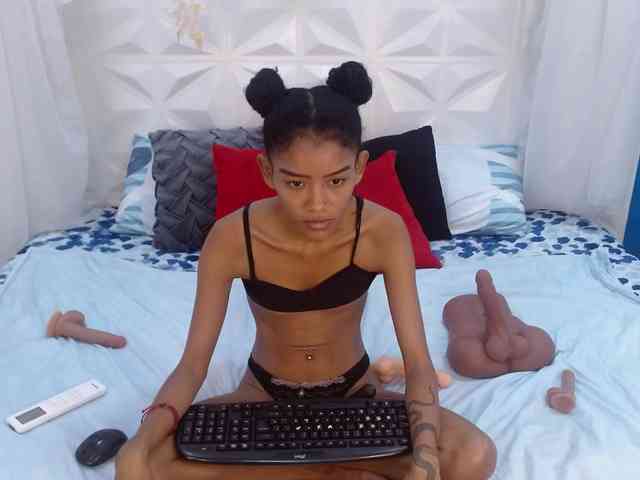 adissonpetite webcam