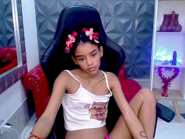 adissonpetite webcam