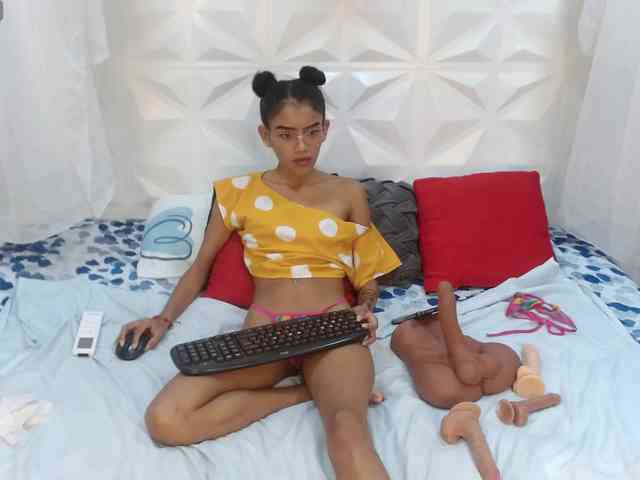 adissonpetite webcam