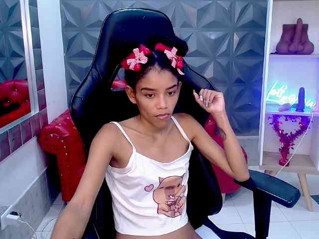 adissonpetite webcam