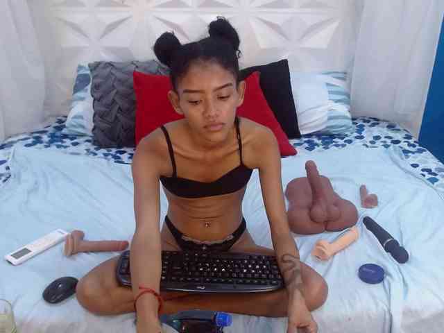 adissonpetite webcam