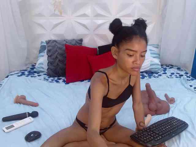 adissonpetite webcam