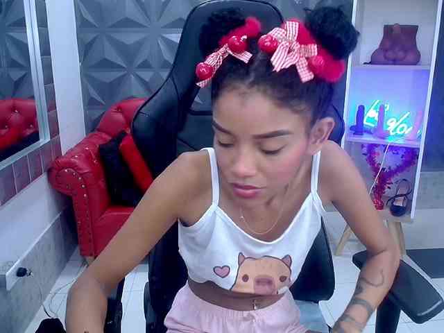 adissonpetite webcam