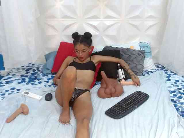 adissonpetite webcam