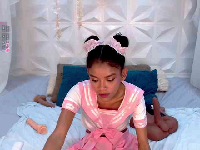 adissonpetite webcam