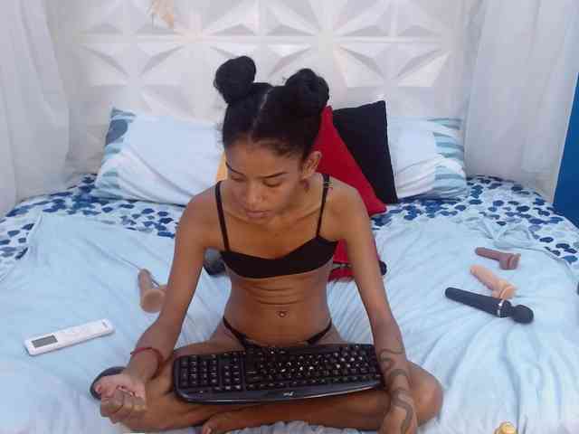 adissonpetite webcam