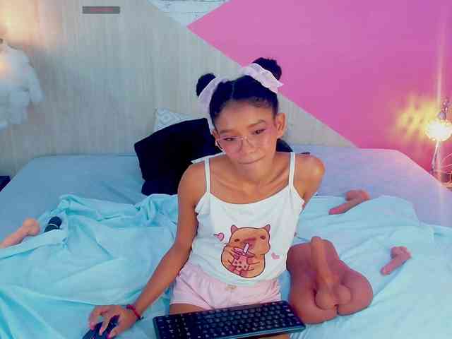 adissonpetite webcam