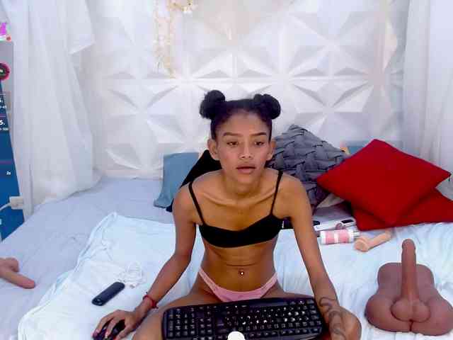 adissonpetite webcam