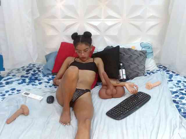 adissonpetite webcam