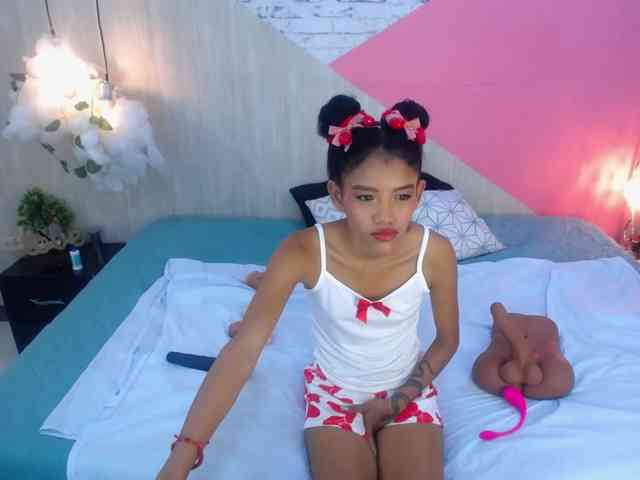 adissonpetite webcam