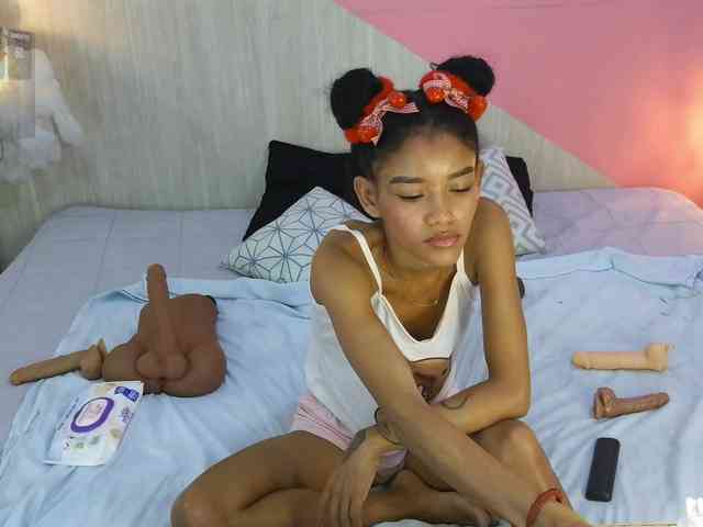 adissonpetite webcam