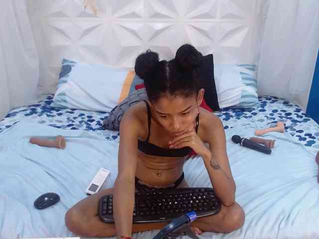 adissonpetite webcam