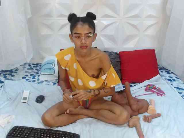 adissonpetite webcam