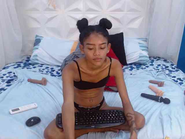 adissonpetite webcam
