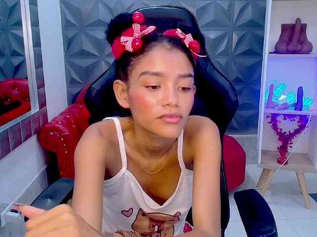 adissonpetite webcam