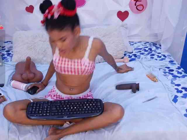 adissonpetite webcam