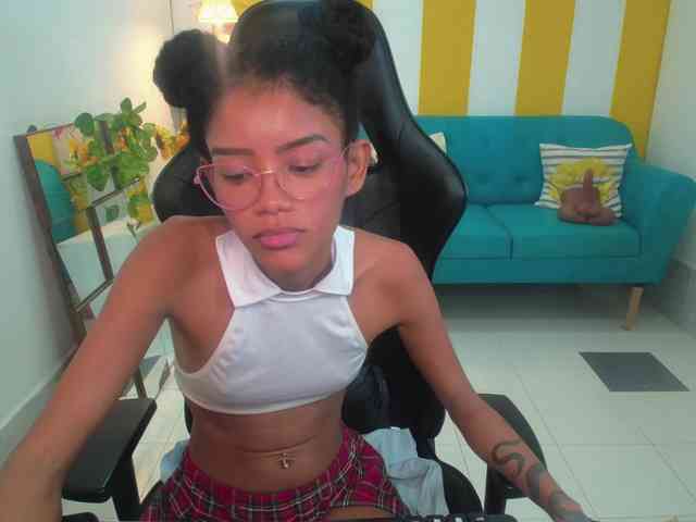 adissonpetite webcam