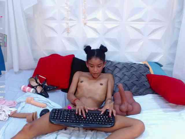 adissonpetite webcam