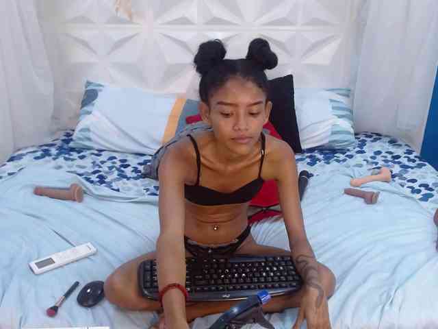 adissonpetite webcam