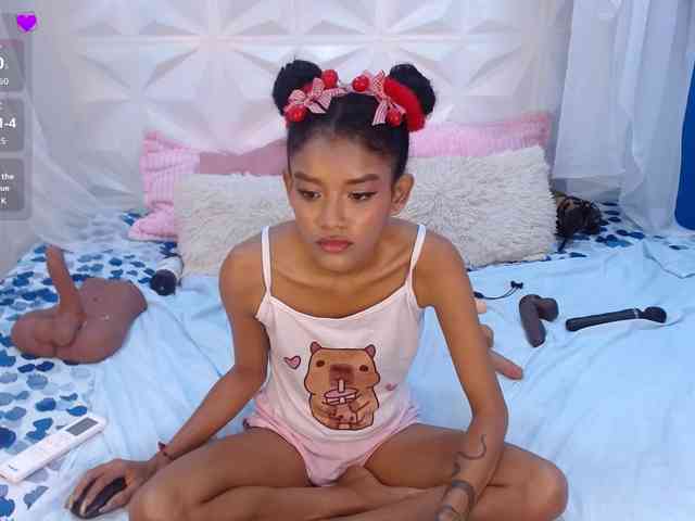 adissonpetite webcam