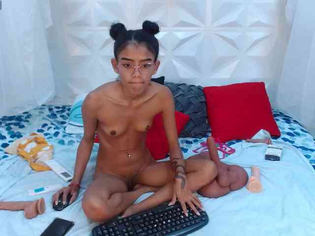 adissonpetite webcam