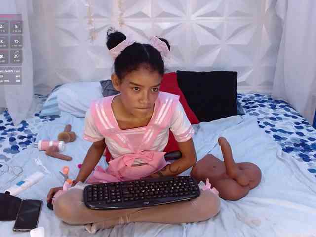 adissonpetite webcam