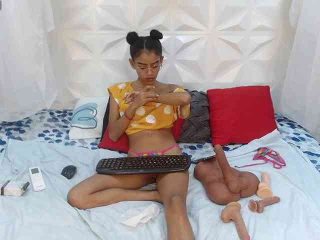 adissonpetite webcam