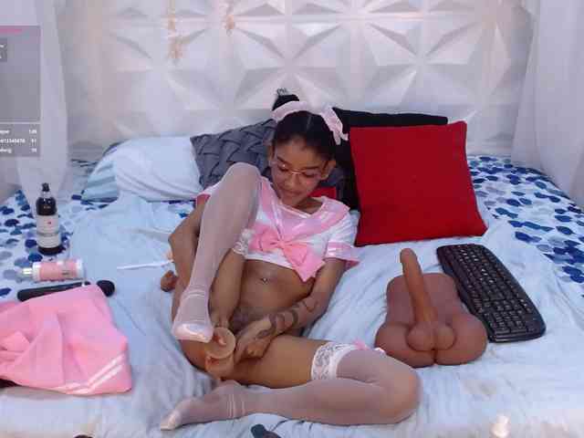 adissonpetite webcam