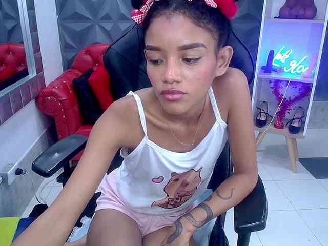 adissonpetite webcam