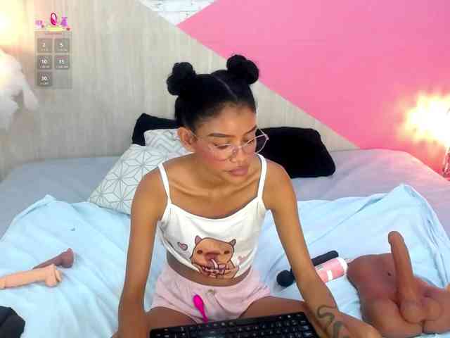 adissonpetite webcam