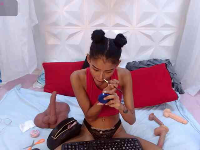 adissonpetite webcam