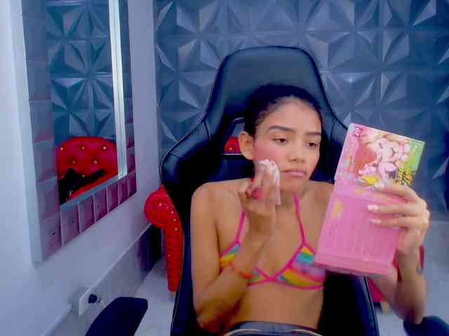 adissonpetite webcam