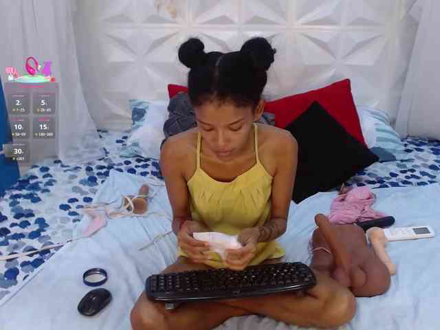 adissonpetite webcam