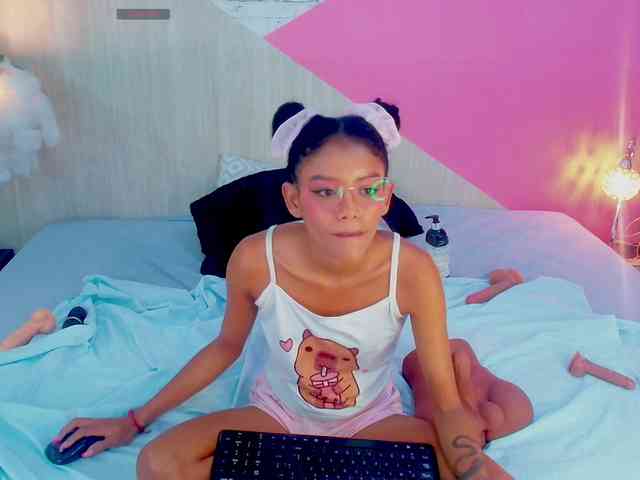 adissonpetite webcam