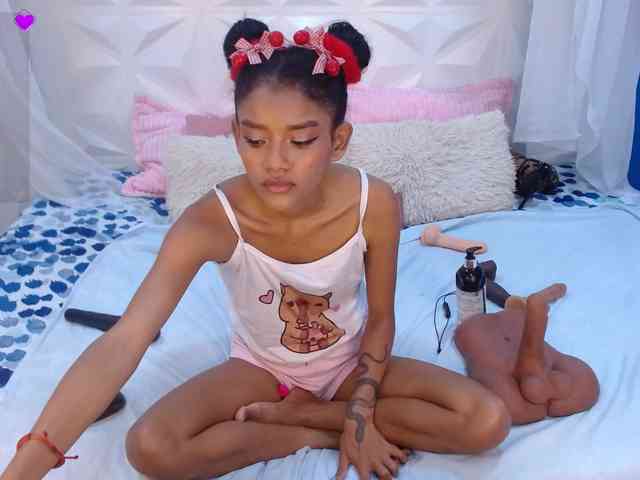 adissonpetite webcam