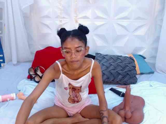 adissonpetite webcam