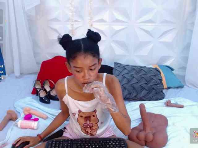 adissonpetite webcam