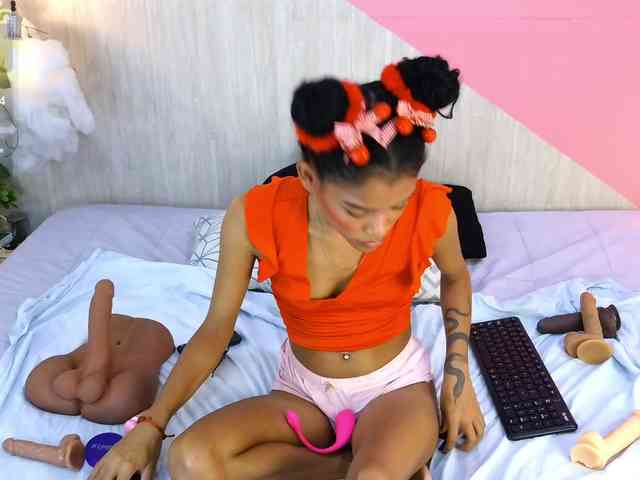 adissonpetite webcam