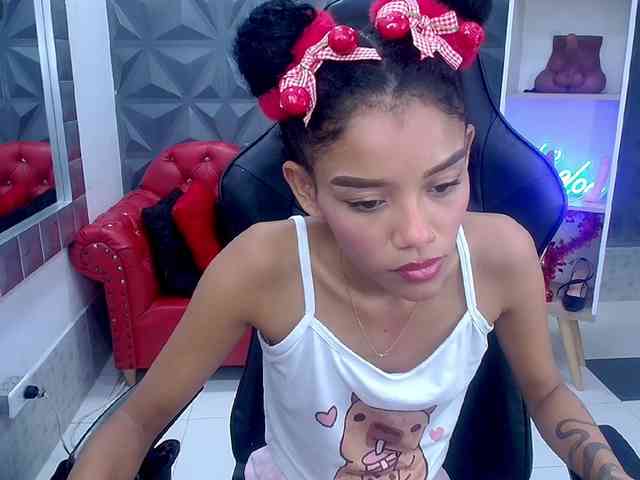 adissonpetite webcam