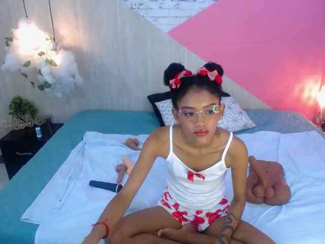 adissonpetite webcam