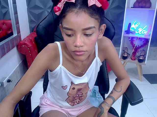 adissonpetite webcam