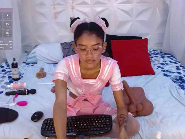 adissonpetite webcam