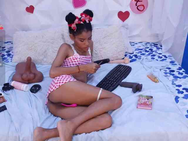 adissonpetite webcam