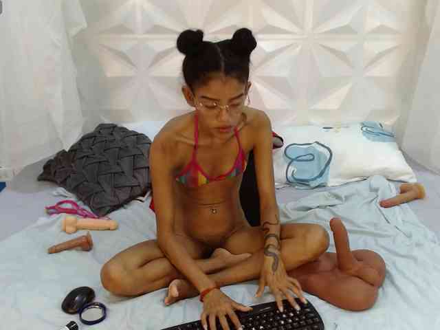 adissonpetite webcam