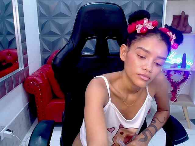 adissonpetite webcam