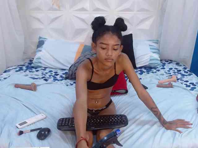 adissonpetite webcam