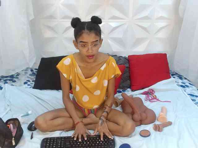 adissonpetite webcam